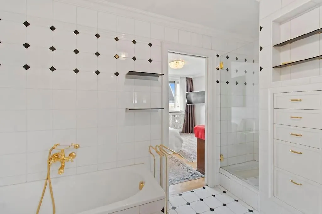 110 M2 3 Bedroom Apartment With Cathedral View Vienna 0*,  Austria