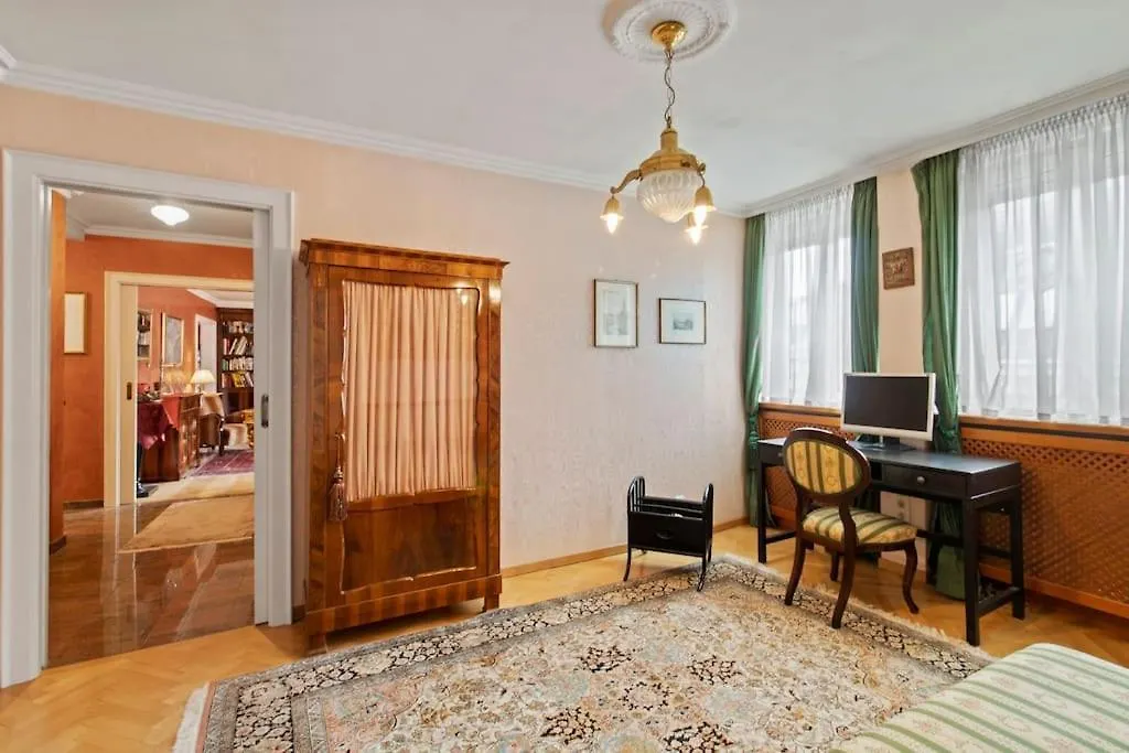 110 M2 3 Bedroom Apartment With Cathedral View Vienna
