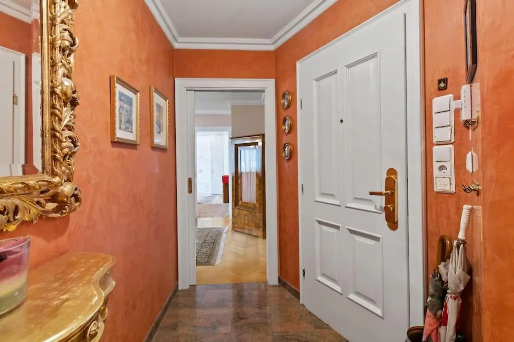 110 M2 3 Bedroom Apartment With Cathedral View Vienna Austria