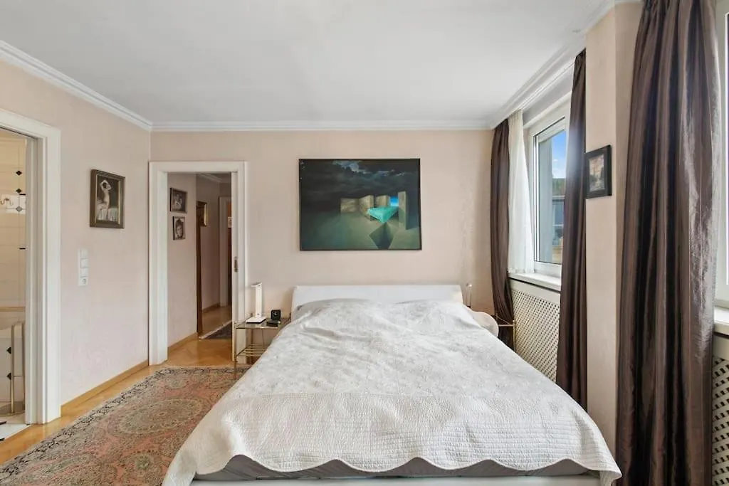 110 M2 3 Bedroom Apartment With Cathedral View Vienna Austria