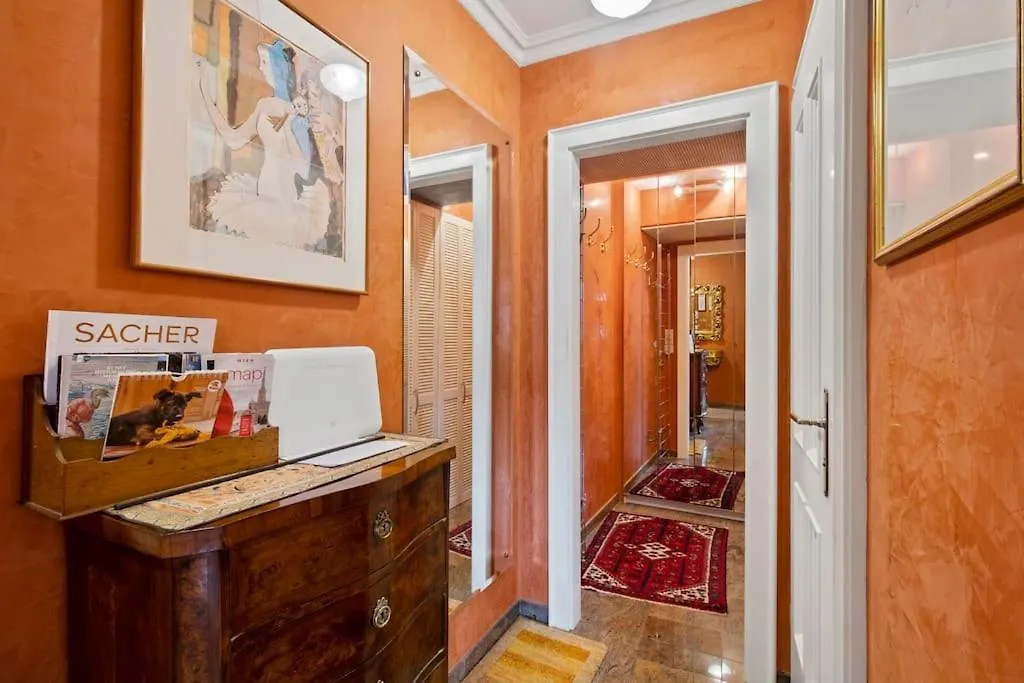 110 M2 3 Bedroom Apartment With Cathedral View Vienna
