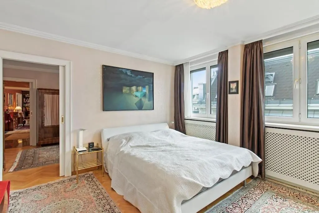 110 M2 3 Bedroom Apartment With Cathedral View Vienna