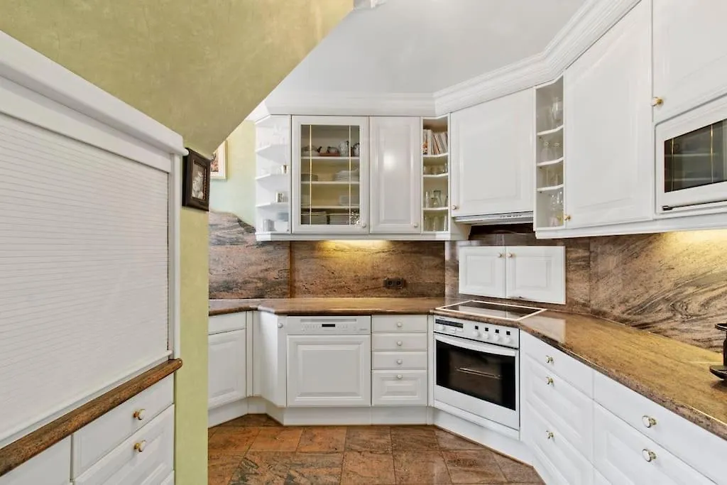 110 M2 3 Bedroom Apartment With Cathedral View Vienna