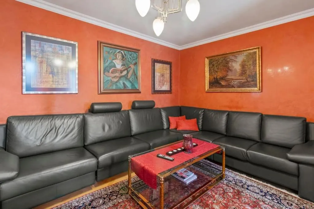 110 M2 3 Bedroom Apartment With Cathedral View Vienna Austria