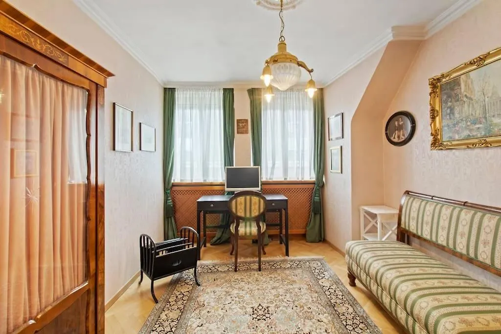 110 M2 3 Bedroom Apartment With Cathedral View Vienna 0*,  Austria