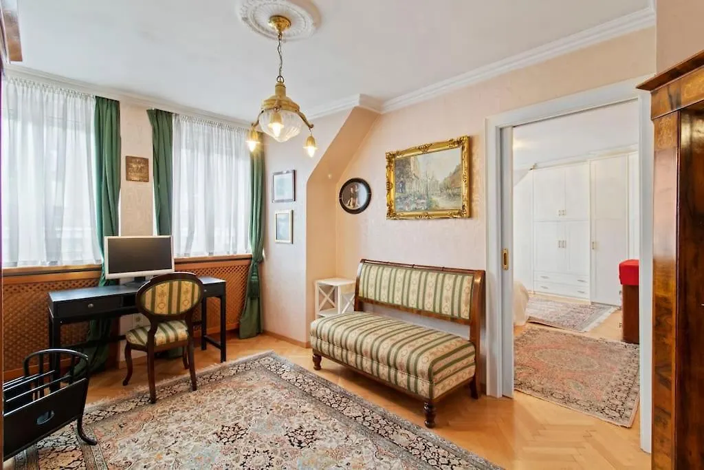 110 M2 3 Bedroom Apartment With Cathedral View Vienna 0*,  Austria