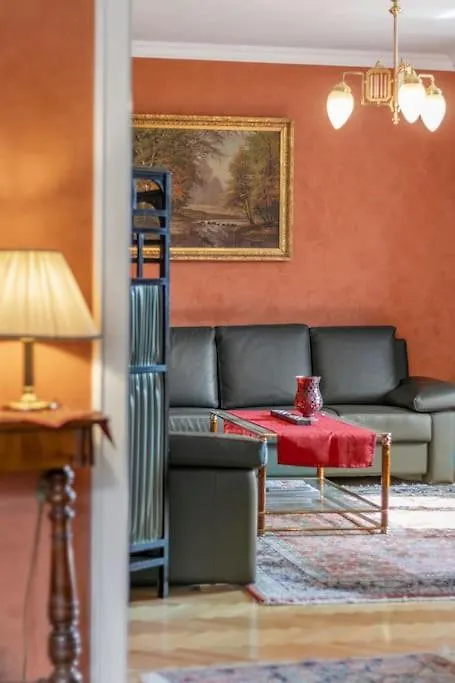 110 M2 3 Bedroom Apartment With Cathedral View Vienna