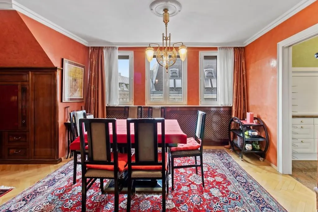 110 M2 3 Bedroom Apartment With Cathedral View Vienna