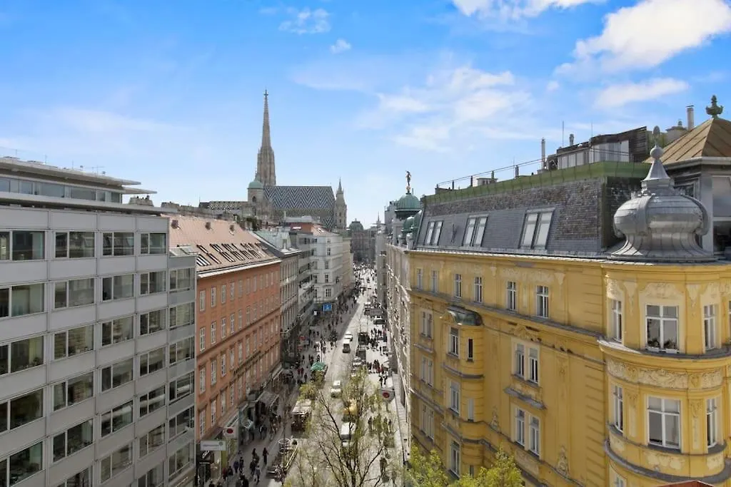 110 M2 3 Bedroom Apartment With Cathedral View Vienna
